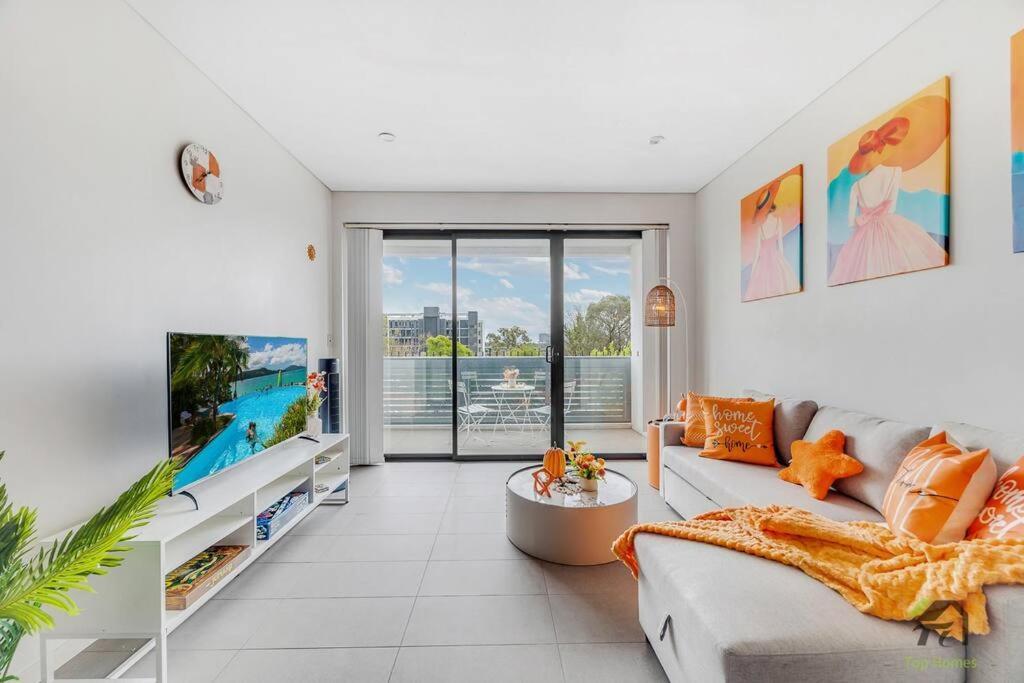 3 Bedroom Apartment, Sleek Sanctuary In Homebush Sydney