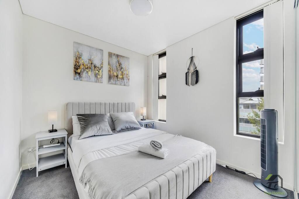 3 Bedroom Apartment, Sleek Sanctuary In Homebush Apartment