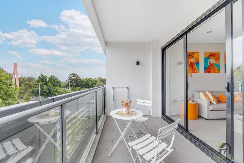 3 Bedroom Apartment, Sleek Sanctuary In Homebush Apartment Sydney