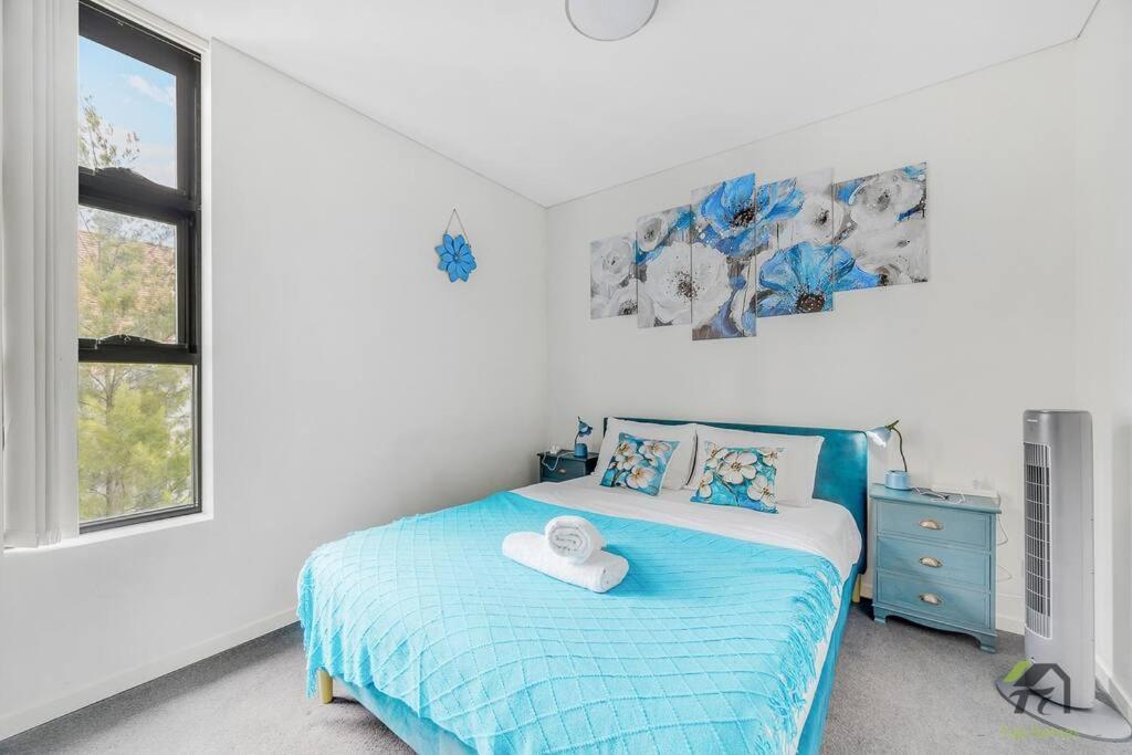 3 Bedroom Apartment, Sleek Sanctuary In Homebush Apartment *